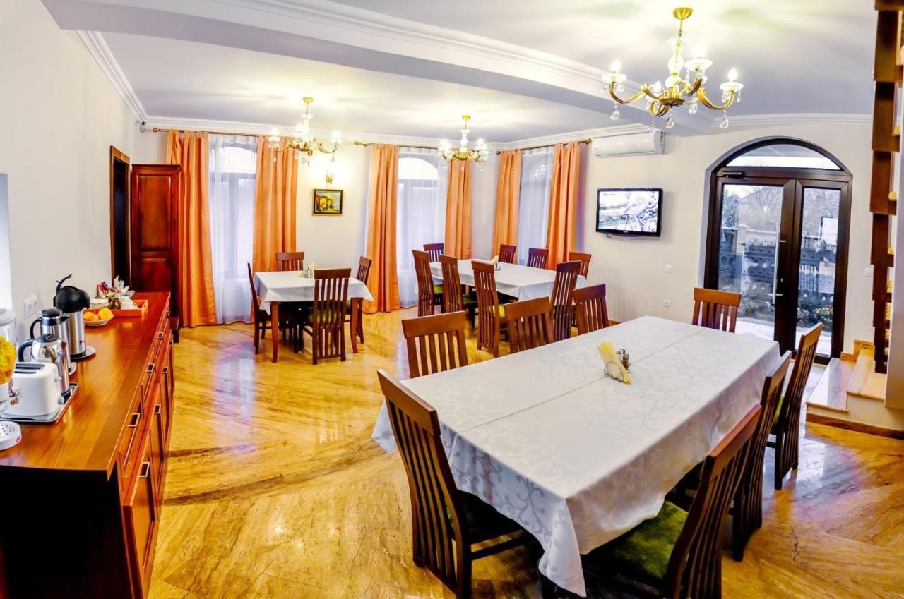 Casa Alina Hotel Дева Екстериор снимка