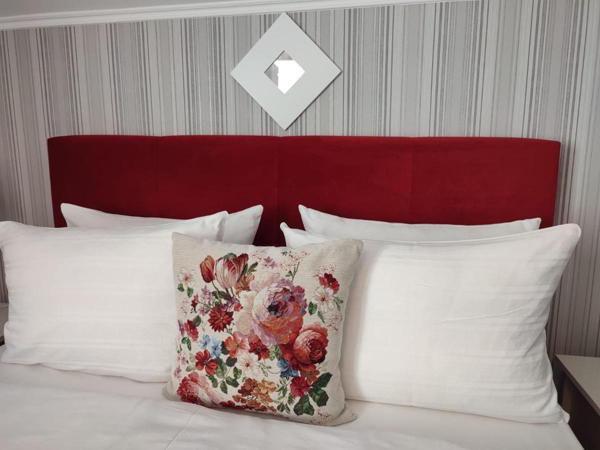Casa Alina Hotel Дева Екстериор снимка