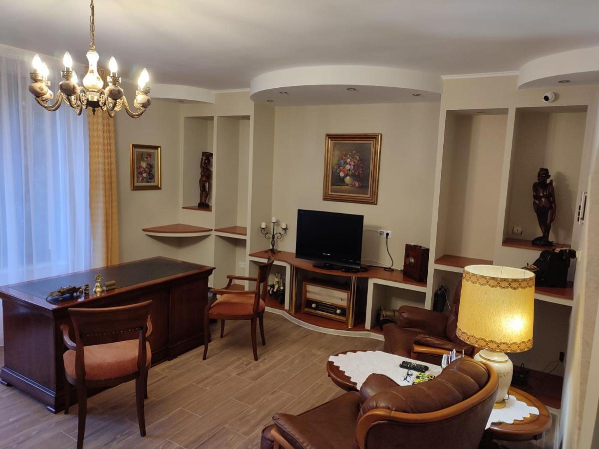 Casa Alina Hotel Дева Екстериор снимка