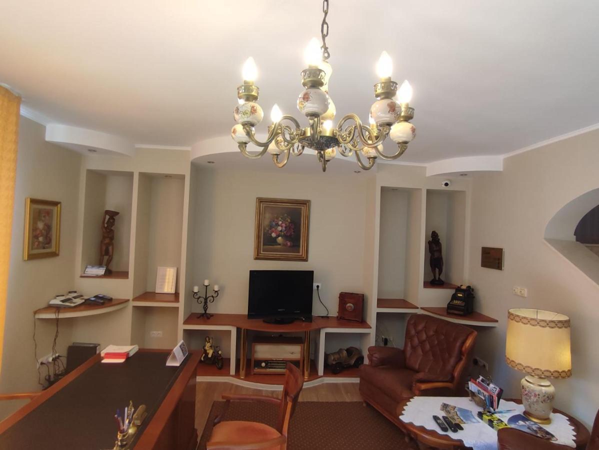Casa Alina Hotel Дева Екстериор снимка