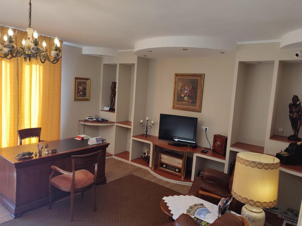 Casa Alina Hotel Дева Екстериор снимка