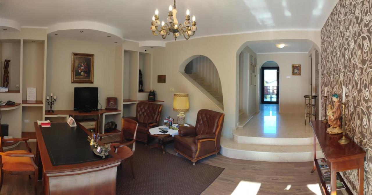 Casa Alina Hotel Дева Екстериор снимка