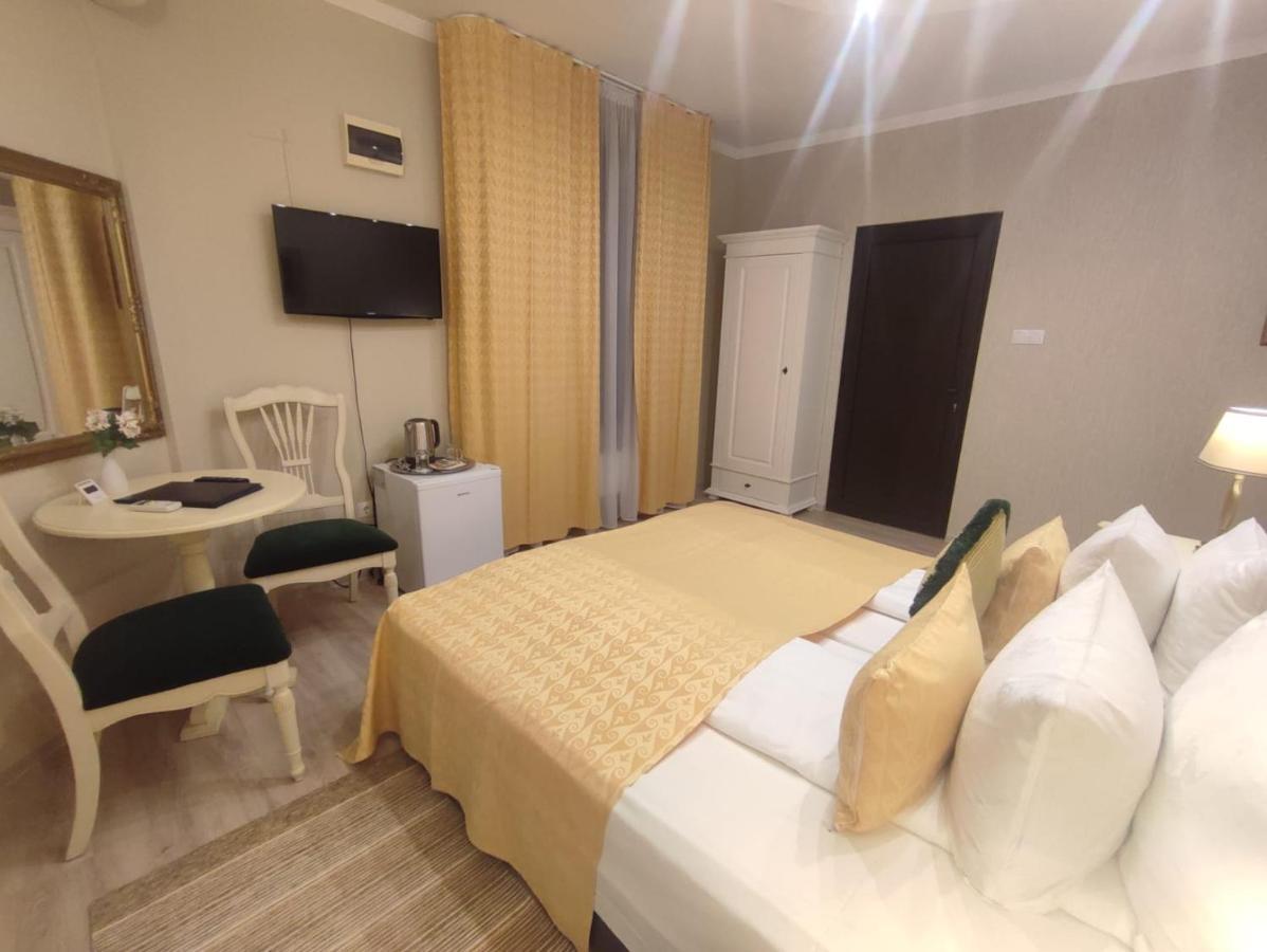 Casa Alina Hotel Дева Екстериор снимка